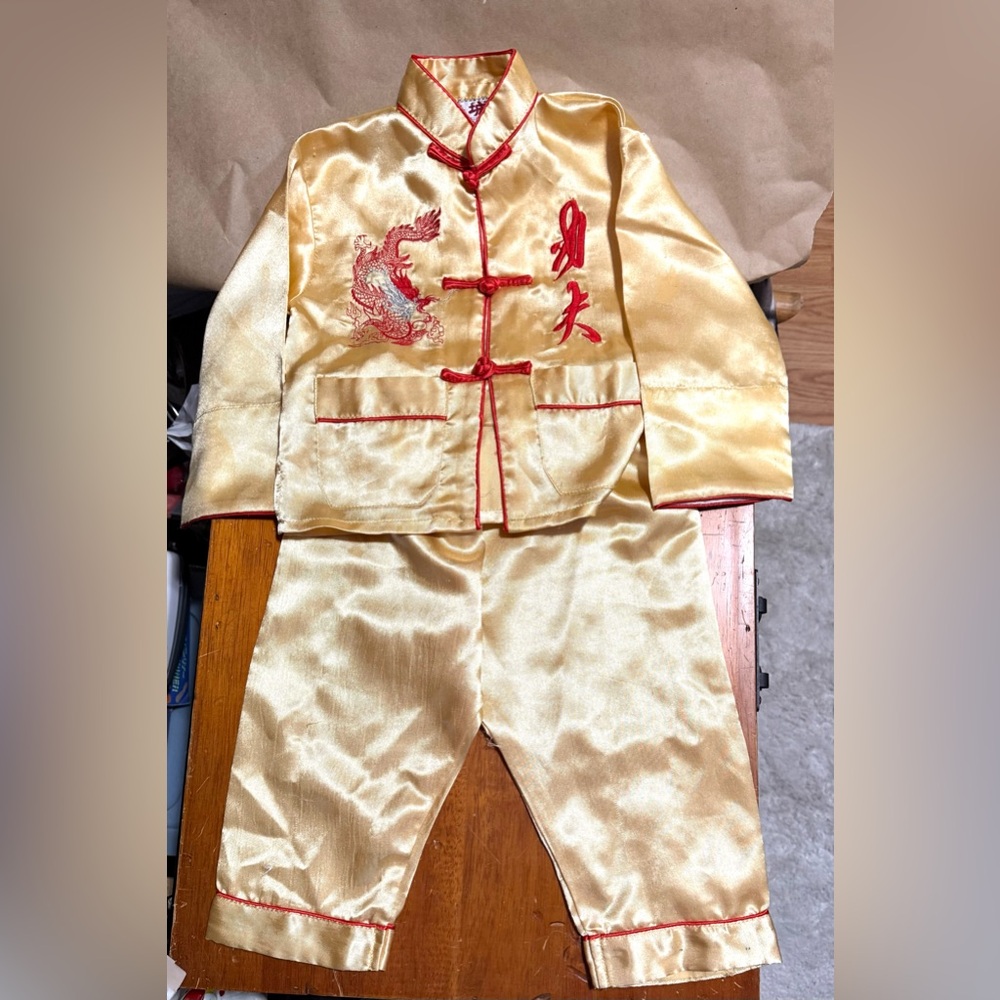 VTG Chinese embroidered yellow jacket with dragon & Chinese characters.Size 2